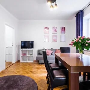 https://cracwow-st-thomas-apartment.krakowhotelspoland.com